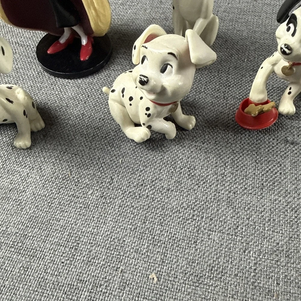 Disney 101 Dalmatians Figures Lot Of 7 Cruella‎ de Vil, With 6 Puppies
